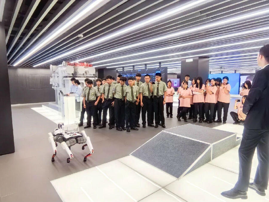  八维职业学校：解锁人工智能未来新征程，铸就行业AI精英人才！